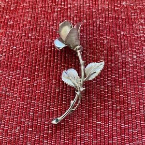 (JE01)Elegant Vintage Sliver Tone Rose Brooch by Pastelli